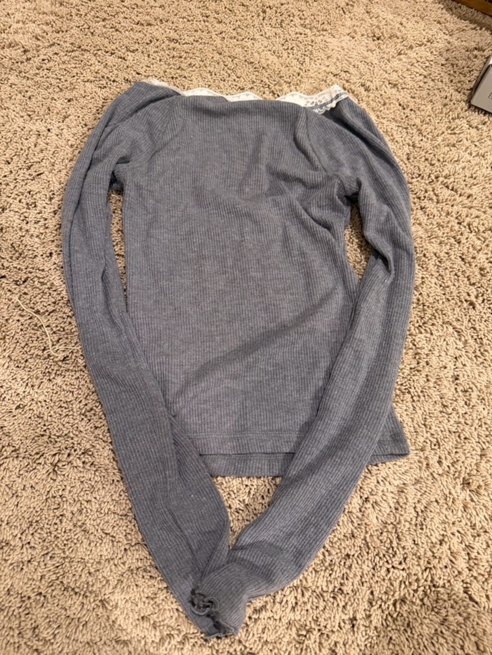 Out from Under lacey grey and white knit top - Picture 4 of 4